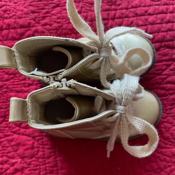 Toddler Cat & Jack Metallic Gold Lace Up Combat Boots Size 5 - Picture 8 of 8